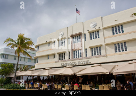 Gloria Estefan und Ehemann Emilio Estefan Jr. im Besitz Cardozo Hotel in South Beach, Miami, Florida, USA. Stockfoto