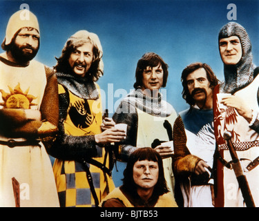 MONTY PYTHON und der Heilige Gral - 1975 EMI Film mit John Cleese auf der rechten Seite Stockfoto