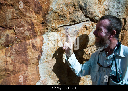 Anleitung Harry betont Beispiele von Gwion Gwion (oder Bradshaw) Aborigine-Felskunst auf Jar Island Australien Stockfoto