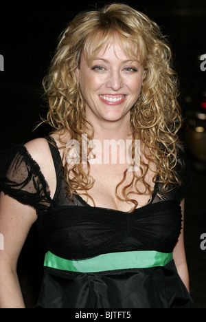 VIRGINIA MADSEN der Familie Stein PREMIERE WESTWOOD Kalifornien USA 6. Dezember 2005 Stockfoto