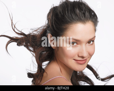 Portrait von junge Brünette Frau Stockfoto