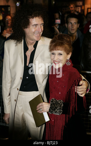 BRIAN MAY & ANITA DOBSON UK-PREMIERE der neuen WEST END SHOW "Spamalot" PALACE THEATRE LONDON ENGLAND 17. Oktober 2006 Stockfoto