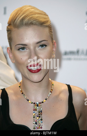 SCARLETT JOHANSSON AMFAR 2004 Venedig 61ST Venedig FILM FESTIVAL Venedig Italien 03 September 2004 Stockfoto