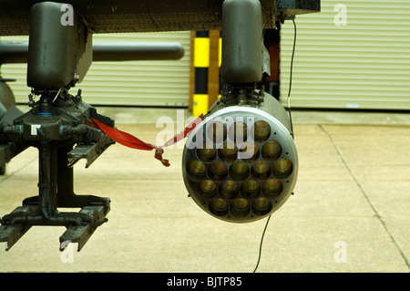 Hellfire-Rakete Träger und CR7 Rocket Pod von einem britischen Armee Westland Angriff Hubschrauber MK1 WAH-64 Apache Longbow Stockfoto