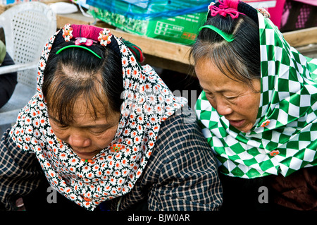 Huian Frauen in Dazuo, Fujian, China. Stockfoto