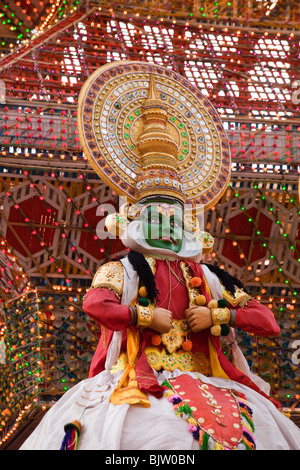 Indien, Kerala, Koorkancherry Sree Maheswaras Tempel, Thaipooya Mahotsavam Festival, Kathakali Charakter Figur Stockfoto