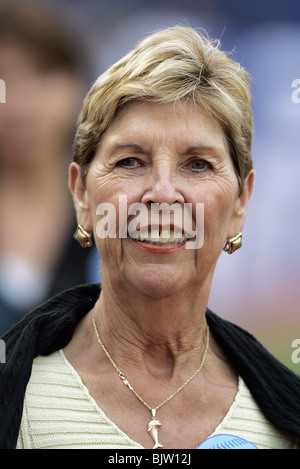 MARY LEE MAPOTHER & TOM CRUISE es Mutter Olympische Fackel-Relais 2004 DODGER STADIUM LOS ANGELES USA 16 Juni 2004 Stockfoto
