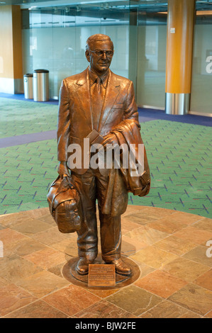 Statue des Victor G. Atiyeh, der 32. Gouverneur von Oregon Stockfoto