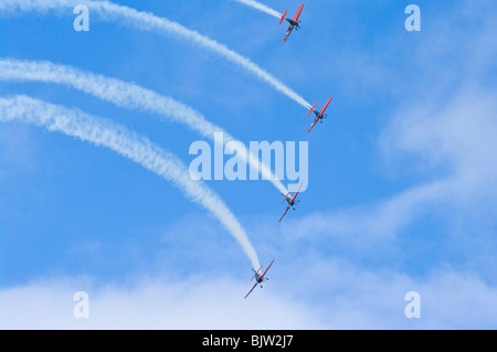 Die klingen Kunstflug fliegen Display Team In 4 EA-300 LP Flugzeuge Stockfoto