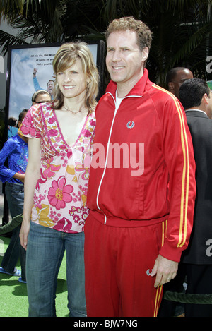 WILL FERRELL & VIVECA PAULIN treten und SCREAMIMG Welt P UNIVERSAL CITY WALK BURBANK-LOS ANGELES-USA 1. Mai 2005 Stockfoto