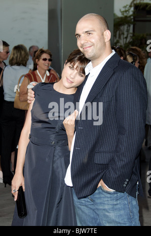 SELMA BLAIR & AHMET ZAPPA müssen Hunde FILM PREMIERE CINERAMA DOME HOLLYWOOD LOS ANGELES USA 21. Juli 2005 lieben. Stockfoto