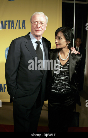 SIR MICHAEL CAINE & SHAKIRA 13. jährlichen BAFTA/LA BRITANIA BEVERLY HILTON HOTEL BEVERLY HILLS LOS ANGELES USA 04 November 200 Stockfoto