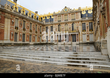 Der Marmor Hof, Schloss von Versailles, Paris, Frankreich. Stockfoto