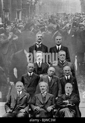 Nationale Regierung aus Mitgliedern der drei wichtigsten politischen Parteien, 1931 (1937). Artist: Unbekannt Stockfoto