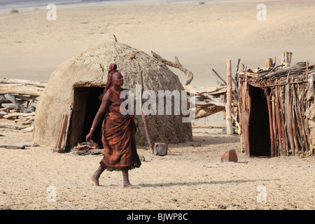 Himba Frau in Tribal Village Stockfoto