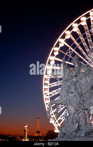 Paris, Frankreich, Detail, Nachtlichter, Weihnachtsbeleuchtung auf der Straße, Place de la Concorde, öffentliche Skulptur, „Merkur auf einem geflügelten Pferd“-Riesenrad Stockfoto