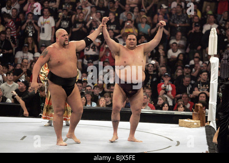 GROßE SHOW & AKEBOBO WRESTLEMANIA 21 GOES HOLLYWOOD STAPLES CENTER in LOS ANGELES USA 3. April 2005 Stockfoto