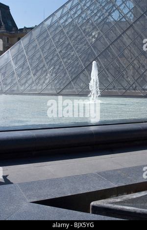 Die Pyramide, das Louvre, Paris, Frankreich Stockfoto