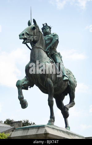 Bronzestatue von Bertrand du Guesclin Dinan Brittany France Stockfoto