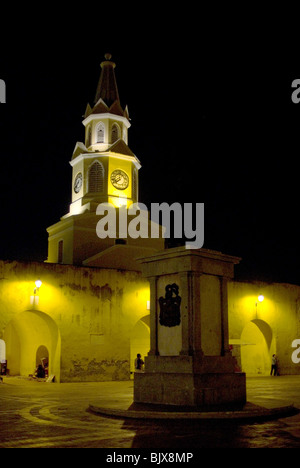 Nachtansicht, Puerto del Reloj, Cartagena (de Indias), Kolumbien. Stockfoto