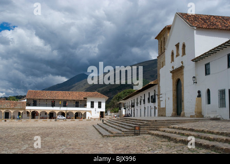 Plaza Mayor (Hauptplatz), die koloniale Stadt von Villa de Leyva, Kolumbien. Stockfoto