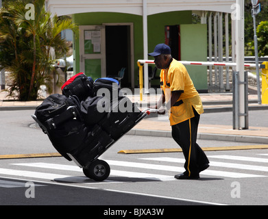 Gepäckträger in der Karibik Stockfoto