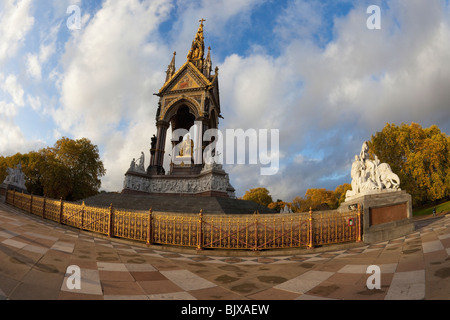 Abendsonne Royal Albert Memorial Hyde Park im Herbst London England Großbritannien Vereinigtes Königreich UK GB British Isles Stockfoto