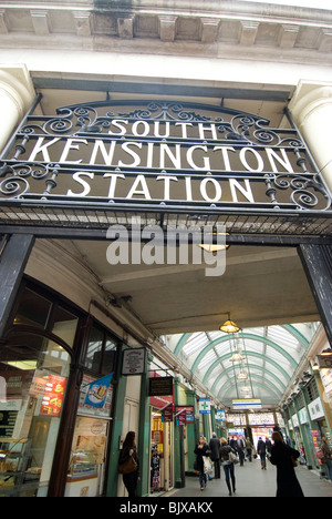 Eingang zur u-Bahn South Kensington (Rohr), London, England. Stockfoto