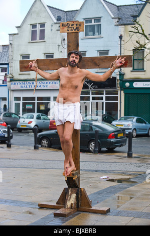 Ostern Passion Play von Brynmawr Familie Kirche durchgeführt um die Stadt von Brynmawr oder Gwent South Wales UK Stockfoto