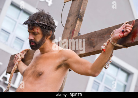 Ostern Passion Play von Brynmawr Familie Kirche durchgeführt um die Stadt von Brynmawr oder Gwent South Wales UK Stockfoto