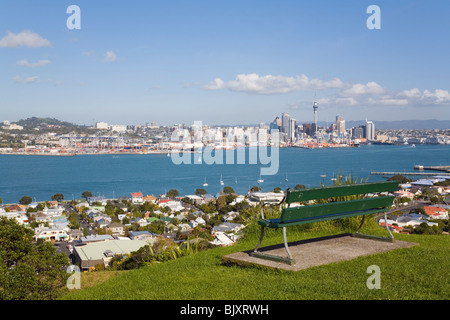 Devonport, Auckland, Neuseeland. Blick über Waitemata Harbour vom Mount Victoria nach Auckland city Stockfoto