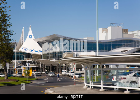 Der internationale Flughafen Ankünfte und Abflüge Terminalgebäude. Auckland, Neuseeland Stockfoto