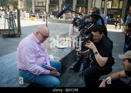 Käufer bei der Veröffentlichung des lang erwarteten Apple iPad in New York Stockfoto