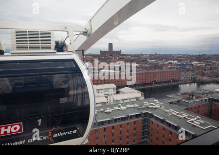 Albert Docks aus Liverpool Echo Rad anzeigen Stockfoto