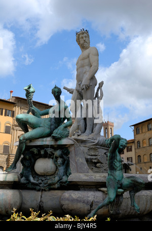 Fontana di Nettuno, Neptun-Brunnen, umgeben von Wasser-Nymphen und Satyrn. Bartolomeo Ammannati, 1575. Der Brunnen ist auch... Stockfoto