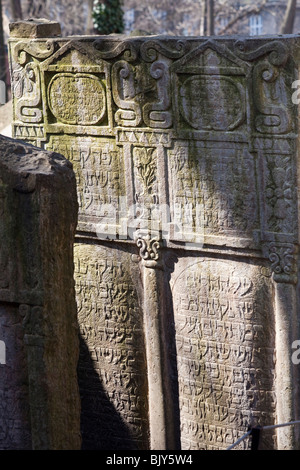 Detail der Grabstein, Friedhof, Josefstadt (Josefov), Prag, Tschechische Republik Stockfoto