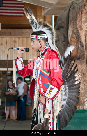 Indianische Tänzer am Crazy Horse Memorial, South Dakota, USA Stockfoto