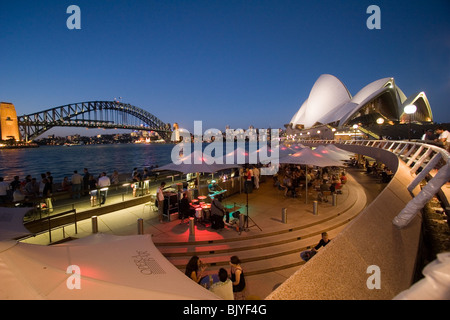 Sydney Opera House und Harbour Bridge in der Dämmerung Stockfoto