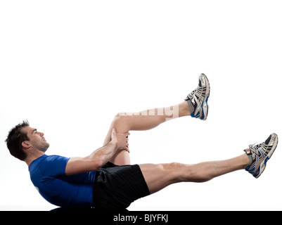 Mann auf die Bauchmuskeln trainieren Körperhaltung auf weißem Hintergrund Stockfoto