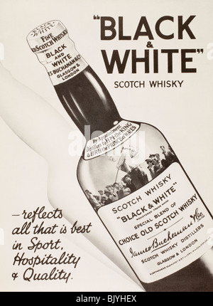 Werbung für Black &amp; White Scotch Whisky. Von die London Illustrated News, Weichnachtsausgabe, 1933. Stockfoto