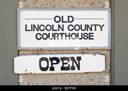 Die historischen Lincoln County Courthouse, wo Billy the Kid, zwei Deputy Sheriffs erschossen, während der Flucht die Schlinge des Henkers. Stockfoto