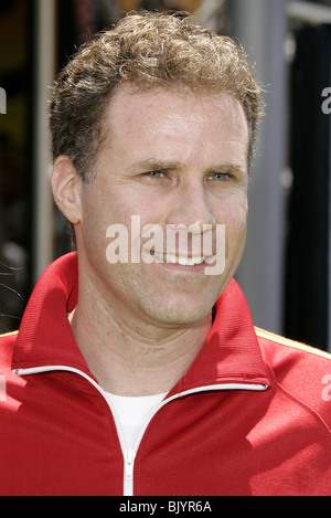 WILL FERRELL treten und SCREAMIMG Welt P UNIVERSAL CITY WALK BURBANK-LOS ANGELES-USA 1. Mai 2005 Stockfoto