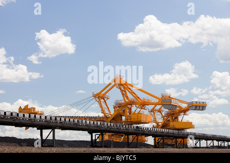 Kohle, beweglichen Maschinen am Port Waratah in Newcastle ist der weltweit größte Kohle Hafen. New South Wales, Australien. Stockfoto