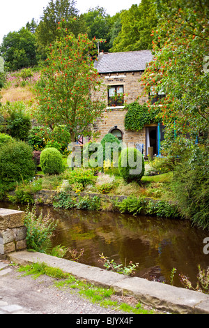 ein Ferienhaus an der Seite von Huddersfield schmaler Kanal man West Yorkshire England UK Stockfoto