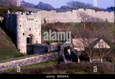 Carisbrooke Castle Gates und der äußeren Wand, Carisbrooke, Isle of Wight, England, UK, GB. Stockfoto