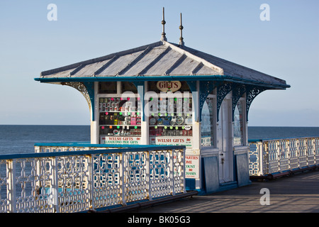 Einkaufen Kiosk Llandudno Pier Nord-Wales Stockfoto