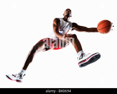 Mann, Basketball spielen Stockfoto