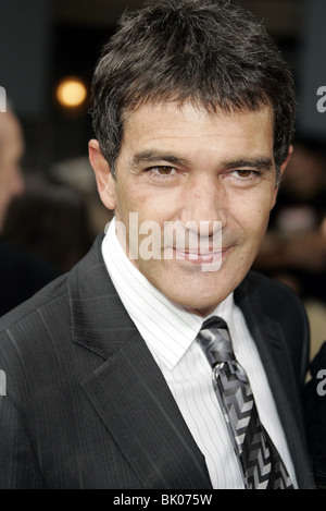 ANTONIO BANDERAS die Legende des ZORRO PREMIER ORPHEUM THEATER DOWNTOWN LOS ANGELES USA 16. Oktober 2005 Stockfoto