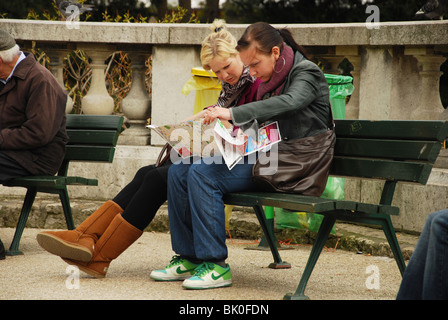 zurechtfinden in Paris Frankreich Stockfoto