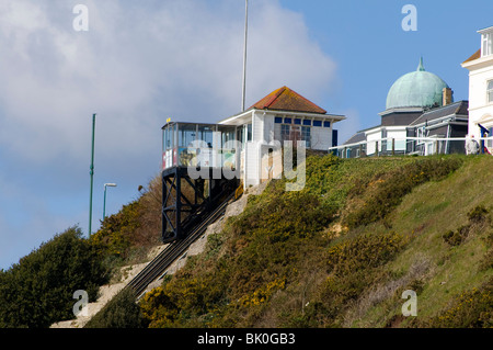 Die Standseilbahn Westcliff Bournemouth Promenade mit einer Klippe bei Stockfoto